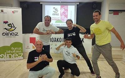 Nafarroa Oinezera joateko autobusa antolatu dute euskara elkarteek