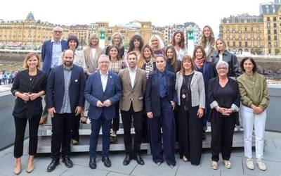 Donostiako Moda Jaialdiaren irekiera desfilea, Bergarako Laboratorium museoan