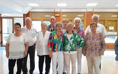 San Martin egoitzan izan da goizean Pake Lekuko dantza taldea