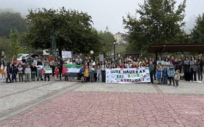 Sunbillako eskolak ere babesa adierazi dio Palestinako herriari