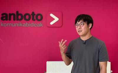 [BIDEOA]: "Artxiboetako dokumentuetan agertzen diren lekuak bisitatzera joaten naiz"