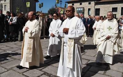 Apaizen arteko liskarrak saihesteko deia egin du Elizaldek