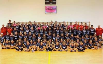 120 jokalarirekin hasi da lehian Baztango BKT eskubaloi taldea