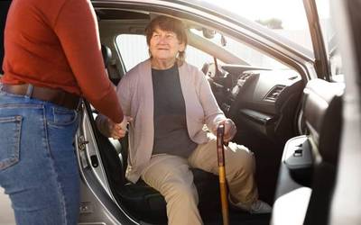 Leitzakar garraio zerbitzua jarri dute martxan