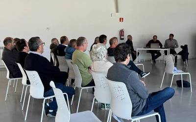 Euskadiko Anguleroen Elkarteakoek salatu dute Europa osoan arrantzatzen dutela angula, beraiek izan ezik