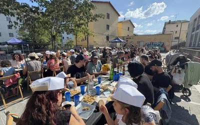 Oxirondo azokako komunitatea indartzen doa eta ospatzen ari dira Bergaran