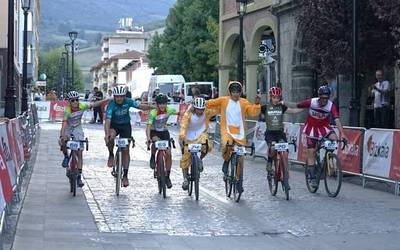 Jai giroa eta umorea nagusi Urduñako Ziklokrosean