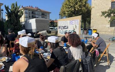 Bergarako Verdury Hall bazkaria, argazkitan.