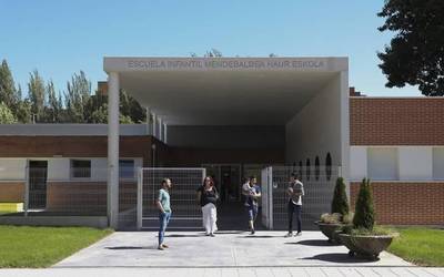 Euskararen eskaria %0tik %42ra igo da Mendebaldeako haur eskolan, euskarazko eskaintza ireki ondoren