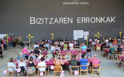 Aspanogirentzako dirua biltzeko egingo dute Mendaroko laugarren garagardo azoka solidarioa