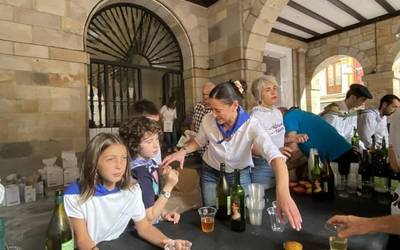 [ARGAZKI GALERIA] Durangarrek plaza bete dute artopil banaketan