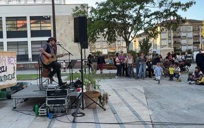 Azoka herritarren topaleku izateko lanean jarraituko dute Elikaeneatik