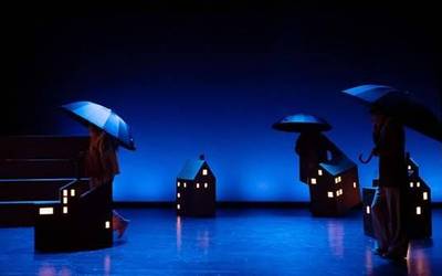 Ainhoa Aierbe (’52 Hertz’): “Gai gogorra jorratzen duen arren, bihotza estutzeko eta ongi pasatzeko obra bat da”