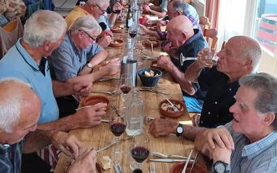 Sarako Beti Gazte adinekoen elkarteak urteko azken elkarretaratzea egin du