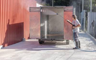 Animalien garraiorako ibilgailuak garbitu eta desinfektatzeko zerbitzua jarri du martxan Zubillagak