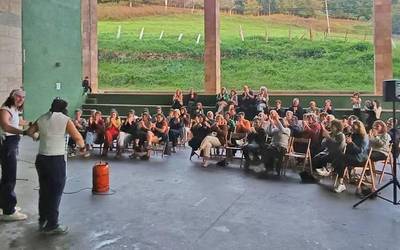 Tarte atsegina pasatu dute donamariarrek aranburugoitarrekin