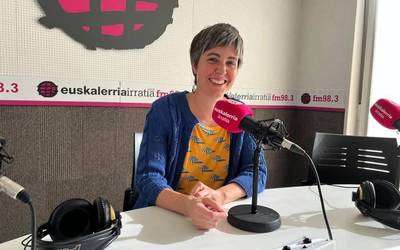 Uxue Juarez: "Doluaren inguruko poemek argia eta umorea ere izan dezakete"
