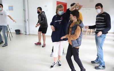 Aniztasun funtzionala dutenen garapena eta inklusioa garatzeko saioak Etxaluzen