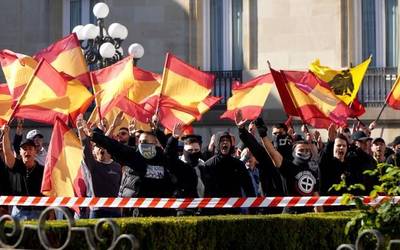 Falangeari espedientea ireki diote igandeko istiluengatik