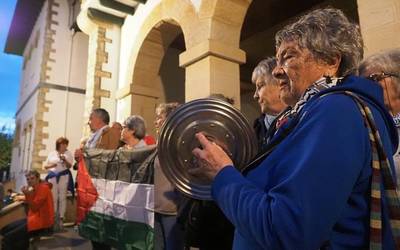 Uribekostarrek ere elkartasuna adierazi diote Palestinari eta Israelegaz harreman guztiak eteteko eskatu dute