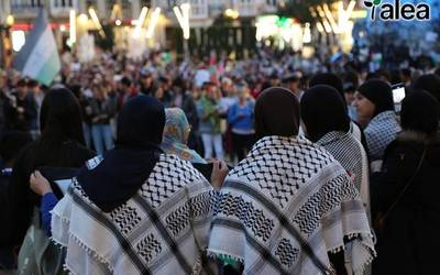 Palestinaren aldeko burrunba entzun da Gasteizen