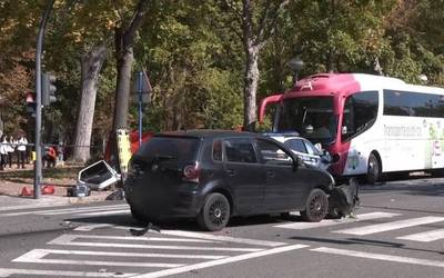 Udaltzain bat larri zauritu da Gasteizen izandako auto istripuan