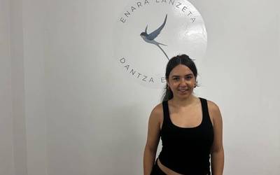 Enara Lantzeta: "Dantza niretzat ez da mugimendua bakarrik, bizitzeko eta sentitzeko modu bat da, eta hori da nire eskolaren benetako nortasuna"
