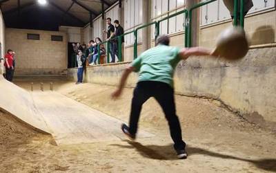 Abian dago Tokiko Bolatoki Sari Nagusia, 45 parte hartzailerekin