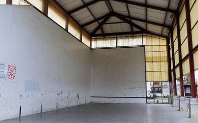 28 bikotek jokatuko dute bihar Elosuko binakako pilota txapelketa azkarra