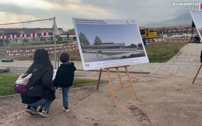 Sarastigorri izeneko haur eskolaren lehen harria jarri dute gaur Zizur Nagusian