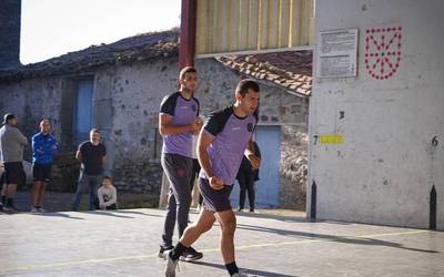Goiztiar eta giro paregabearekin ekin diote Elosuko I. Pilota Txapelketa Azkarrari