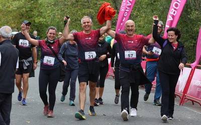 Mundukideren 10. lasterketa solidarioa egin dute