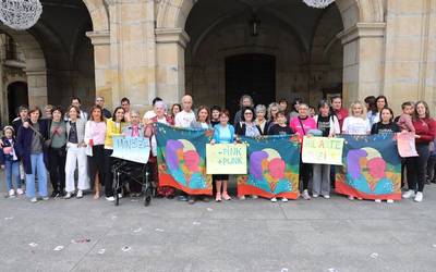 'Bularreko minbizia ez da arrosa' lelopean, elkarretaratzea egun seinalatuan