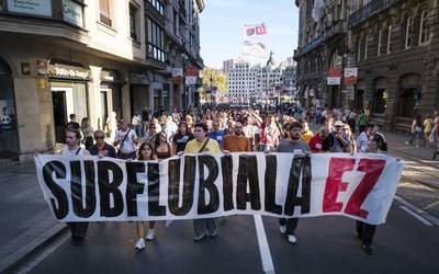 Subflubiala EZ! plataformak Bilbora eraman du tunelaren aurkako protesta