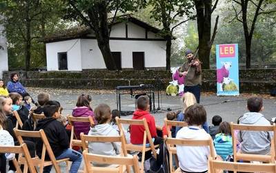 Oholtza gisa jardun dute Elizondoko karrikek LEB Intensif festibalarekin