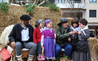 Gabonetako ekitaldiak antolatzeko herritarrei laguntza eskatu die udalak