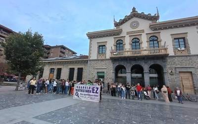 Haserre atera da kalera Amurrioko Mugimendu Feminista, herrian jazotako eraso sexista salatzera