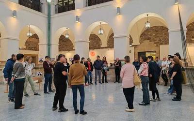 Euskara ikasleak Ekin Emakumeak Elkartearen erakusketan izan dira