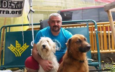 "Jendeak jakin dezala galtzeko zorian dagoela"