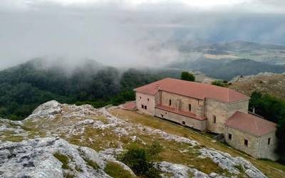 Bi tonako kanpaia lapurtu dute Oroko Santutegitik