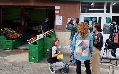 Erandioztarrek diru-bilketa abiatu dute 3.500 euro lapurtu zizkioten Mohamed Diengi laguntzeko