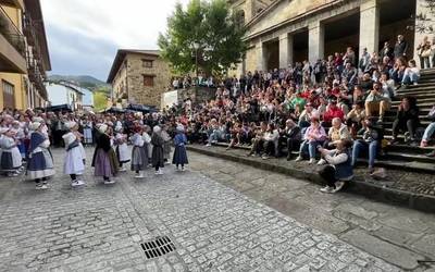 Baserritar jantzita Jubilatuen Egunean