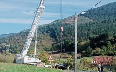 Hiru orduz eten behar izan dute trafikoa Okondo eta Ibaguen artean, makina bat errepide ertzean erori delako