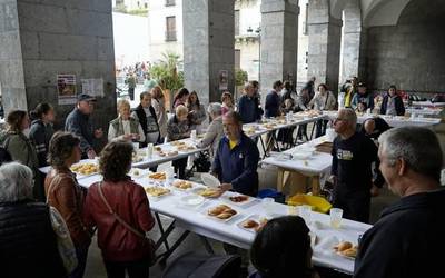 Sabela bete eta lagundu, biak batean
