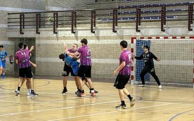 Arrasatearrak nagusi oñatiarren aurrean, derbi gogor bezain parekatuan (27-25)