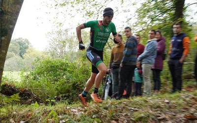 Josu Urrestarazu eta Maddi Olaetxea nagusitu dira Aiako Mendi Dualtoian