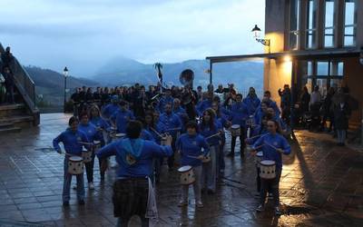 Domingo Iturbe kaleko lehenengo jaietako argazkiak