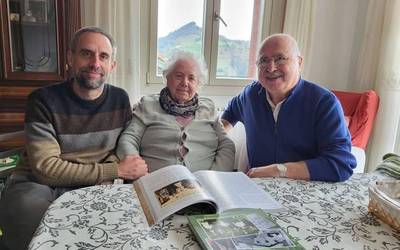 Eguaztenean aurkeztuko dituzte Ezozi eta Txurruka auzoetako baserrien liburuak