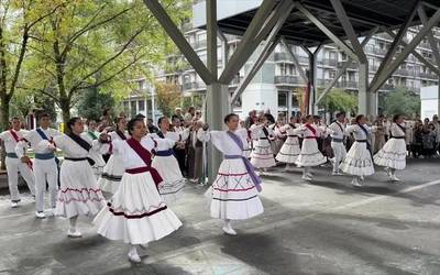 Lore Gazteak-ek Martzillako dantzak Arrasatera ekarri ditu