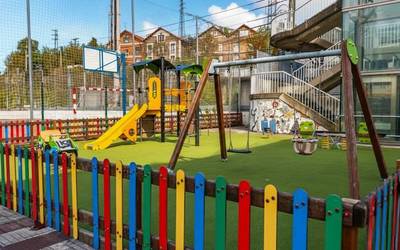 Lutxanako metro-geltokiaren ondoko jolas-eremua berritu dute